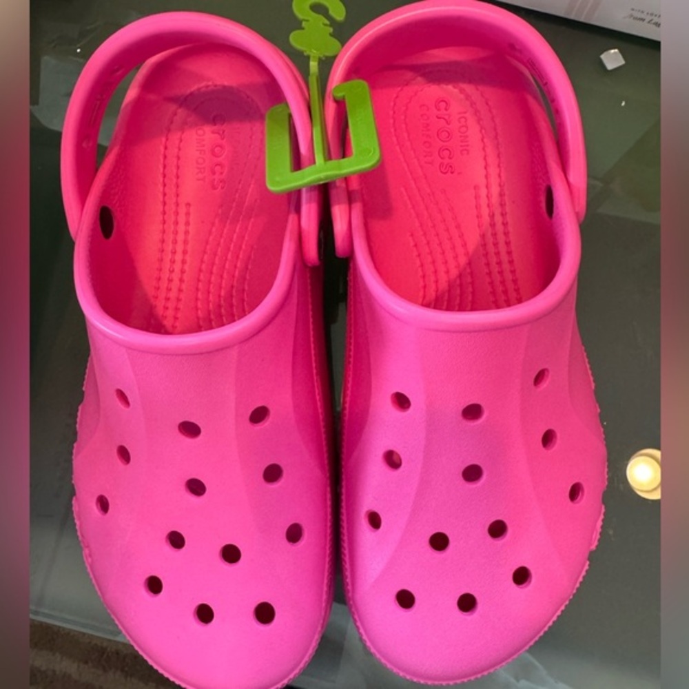 CROCS “Baya platform Clog” in hot Pink - see pic for all the details and angles🩷